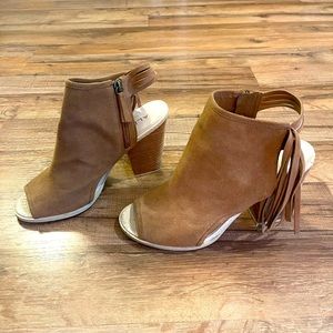 Peep-toe women’s suede chunky heel